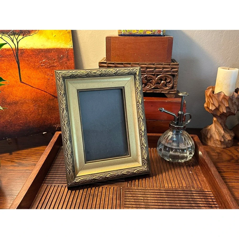 Vintage Ornate Gold Tone Picture Frame 9x7 Leaf Motif Tabletop Display